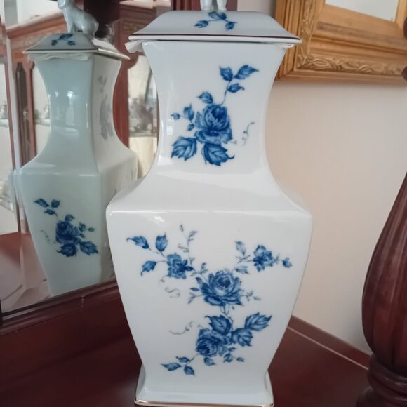 Chinese Blue and White Vista Alegre Portugal Urns - Picture 8 of 15